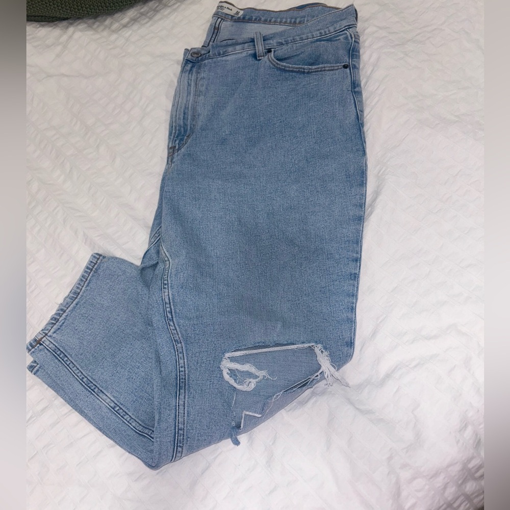 Abercrombie skinny high rise jean size 16 short (33) 
Rip in left knee